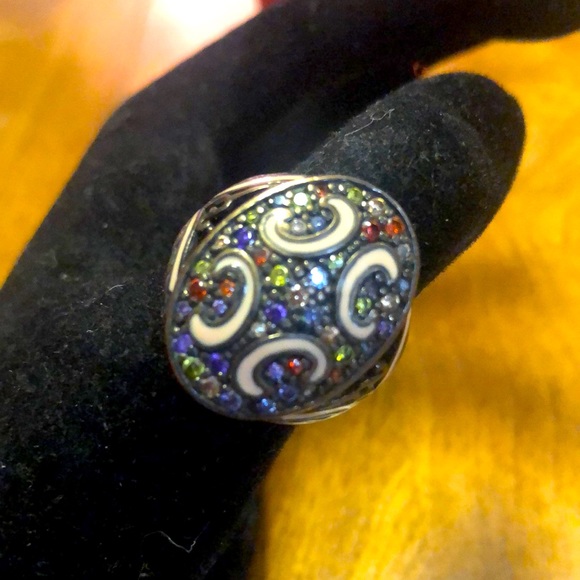 Pretty Costume Rhinestone Ring - Picture 1 of 16